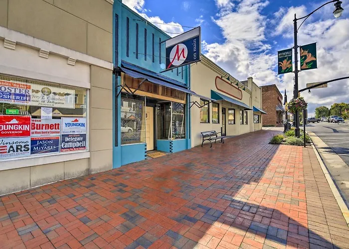 The M On Main Renovated Wytheville Townhome