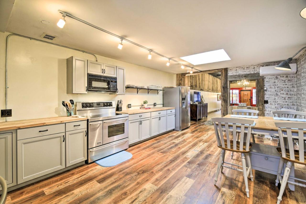 The M On Main Renovated Wytheville Townhome Holiday home Wytheville