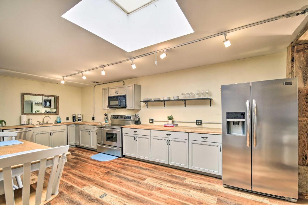 Holiday home The M On Main Renovated Wytheville Townhome Wytheville