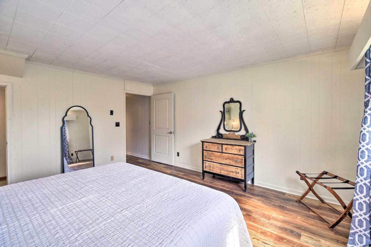 Holiday home The M On Main Renovated Wytheville Townhome