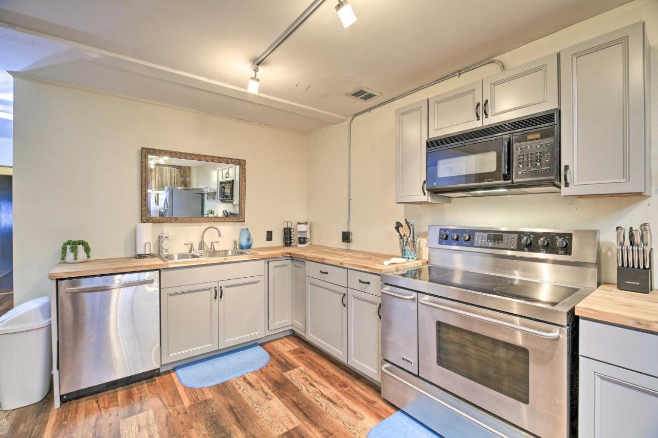 The M On Main Renovated Wytheville Townhome Holiday home
